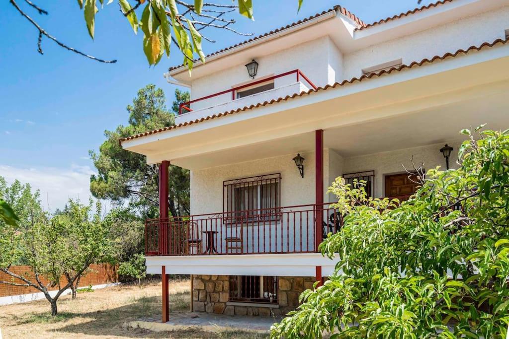 Casa Hortensia. Barbacoa En Robledo De Chavela La Estacion Exterior photo
